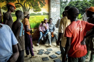 RWA RWANDA RUANDA Kigali workers take a break due to rain showers. They are renovating the