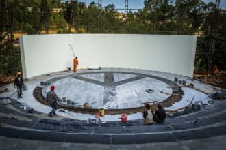 RWA RWANDA RUANDA Kigali Work on the amphitheatre in preparation for the celebrations to mark the