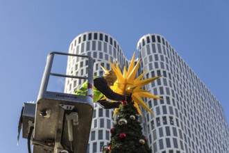 DEU Germany Germany Berlin Setting up the Christmas market at Breitscheidtplatz