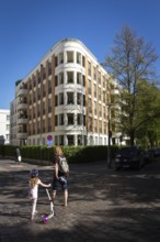 DEU Germany Germany Berlin Houses in the Flora neighbourhood in Pankow Play street in the Flora