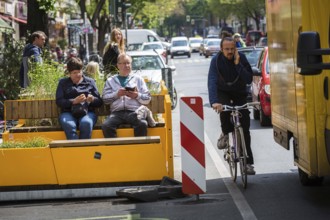DEU Germany Germany Berlin The redesigned Bergmannstrasse with quiet zones and parklets