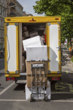 DEU Germany Germany Berlin A courier delivers parcels on Bergmannstrasse