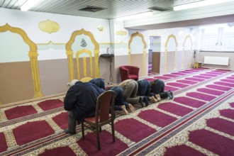 DEU Germany Germany Berlin Beds at midday prayers in the House of Wisdom mosque in Moabit