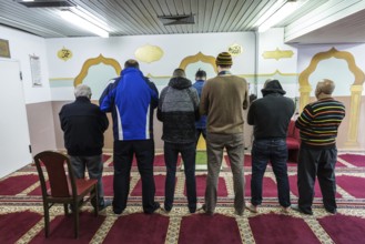 DEU Germany Germany Berlin Beds at midday prayers in the House of Wisdom mosque in Moabit