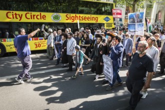 DEU Germany Germany Berlin Al Kuds march on Kudamm.demonstrators pass a sightseeing bus