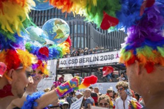 DEU Germany Germany Berlin Scenes from Christopher Street Day CSD on a hot Saturday