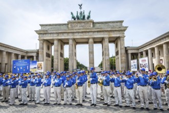 DEU Germany Germany Berlin The Chinese sect Falun Dafa during a rally at the Brandenburg Tor