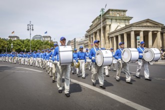 DEU Germany Germany Berlin The Chinese sect Falun Dafa during a rally at the Brandenburg Tor