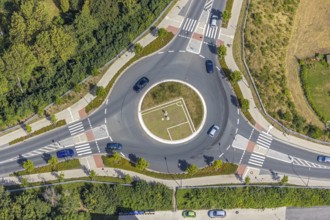 Aerial view, roundabout Kamener Straße - Kleine Werlstraße, football figures Hort Hrubesch - Mike