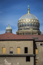 DEU Germany Germany Berlin The Jewish synagogue behind a building site in Mitte