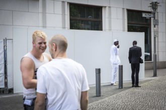 DEU Germany Germany Berlin Supporters of the Senegalese president in front of the Ritz Carlton