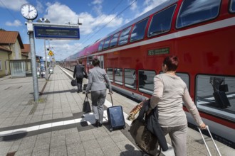 DEU Germany Germany Neubrandenburg Passengers with wheeled suitcases in front of boarding a