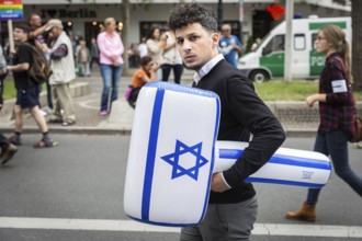 DEU Germany Germany Berlin Pro-Israel demonstration on Kurfürstendamm in the direction of