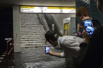 DEU Germany Germany Berlin Scene of the storm in Berlin. Souvenir photo in the flooded