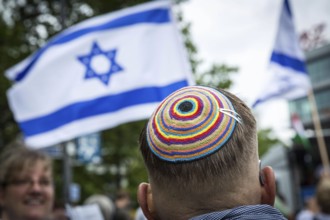 DEU Germany Germany Berlin Pro-Israel demonstration on Kurfürstendamm in the direction of