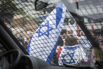 DEU Germany Germany Berlin Pro-Israel demonstration on Kurfürstendamm in the direction of