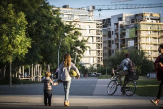 DEU Germany Germany Berlin The new building of the Moeckernkiez construction group on the corner of
