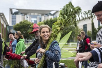 DEU Germany Germany Berlin Scene of the Hemp Parade in front of the Chancellery