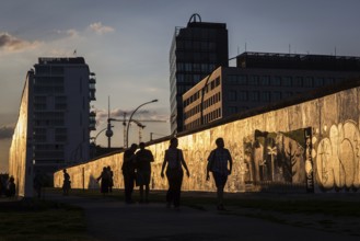 DEU Germany Germany Berlin Sunset at the Eastside Galery