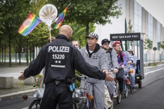 DEU Germany Germany Berlin Scene of the Hanfparade. Police stop participants who have strayed from