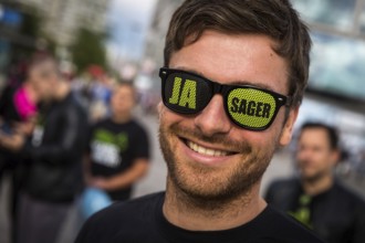 DEU Germany Germany Berlin Man with glasses ' Ja Sager' at Alexanderplatz