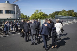 DEU Germany Germany Berlin Employees of the automotive industry on their way to the diesel summit