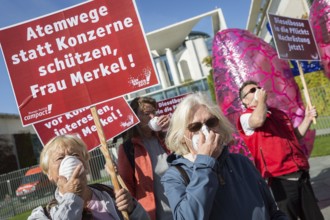 DEU Germany Germany Berlin Protests in front of the Federal Chancellery in front of and during the