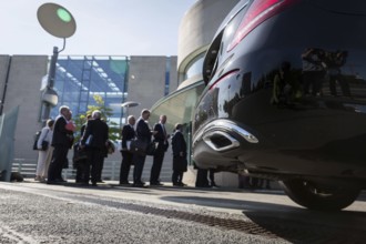DEU Germany Germany Berlin Employees of the automotive industry on their way to the diesel summit