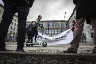 DEU Germany Germany Berlin Around 25 participants organise the second rally of the tuesdaysfortaxes