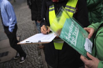 DEU Germany Germany Berlin Around 25 participants organise the second rally of the tuesdaysfortaxes