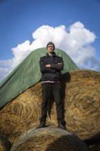DEU Germany Germany Vetschau The farmer Heiner Lütke Schwienhorst on his farm in Ogrosen