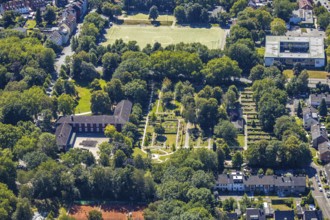 Aerial photograph, Eickeler Park primary school, Hans-Tilkowski-Schule, Wanne Süd cemetery,