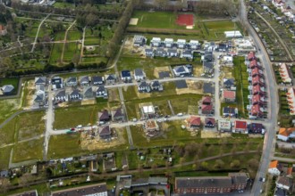 Aerial view, housing estate development area Auf dem Beisenkamp, Eschenallee, sports field