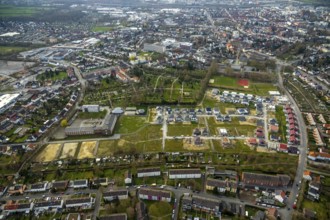 Aerial view, housing estate development area Auf dem Beisenkamp, Eschenallee, sports field