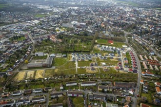 Aerial view, housing estate development area Auf dem Beisenkamp, Eschenallee, sports field