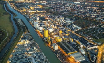 Aerial view, Hammer harbour, Datteln-Hamm canal. River Lippe, Brökelmann + Co, Ölmühle und