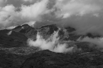 View over the Steinernes Meer Plateau to the summit of the Funtenseetauern with moving clouds,