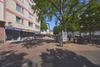 Pedestrian zone, traffic sign pedestrian zone, additional sign free bicycles and delivery traffic