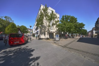 Pedestrian zone, traffic sign pedestrian zone, additional sign delivery traffic free, residential