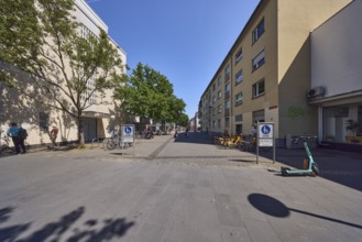 Pedestrian zone, traffic sign pedestrian zone, additional sign free delivery traffic, residential