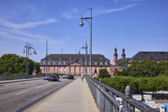 State Chancellery, New Armoury, State Parliament, car bridge and footbridge, sidewalk, lanes,