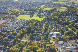Aerial view, row house residential area Fasanenstraße and Am Huckenholz with meadow area, Uentrop,