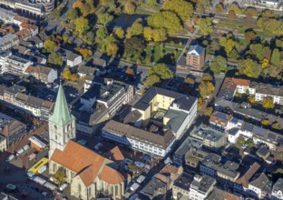 Aerial view, city and evangelical St. Paul's Church, weekly market market on the market square,