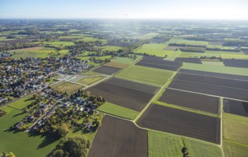 Aerial view of meadows and fields at the new Westtünnen stop on Südfeldweg and Von-Thünen-Straße