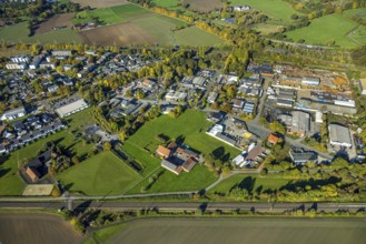 Aerial view, courtyard in a meadow, Gerhard Schnübbe farm, Baumhofstraße, Pelcum district, Hamm,
