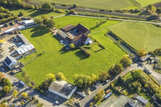 Aerial view, courtyard in a meadow, Gerhard Schnübbe farm, Baumhofstraße, Pelcum district, Hamm,