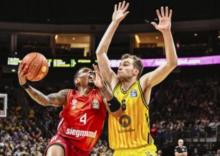 Basketball BBL Bundesliga, Alba Berlin, FC Bayern Munich Basketball v.l. Xavier Rathan Mayes (FC