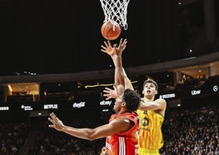 Basketball BBL Bundesliga, Alba Berlin, FC Bayern Munich Basketball from left Wenyen Gabriel (FC