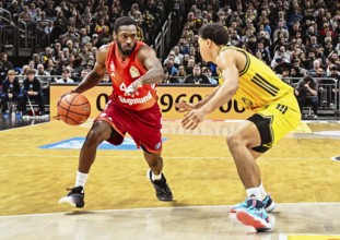 Basketball BBL Bundesliga, Alba Berlin, FC Bayern Munich Basketball from left Kamar Baldwin (FC