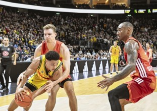 Basketball BBL Bundesliga, Alba Berlin, FC Bayern Munich Basketball from left Justus Hollatz (FC
